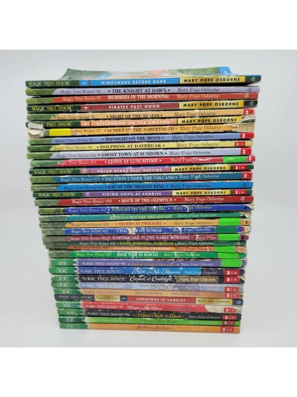 MAGIC TREE HOUSE Huge Lot of 32 Chapter Books by Mary Pope Osborne